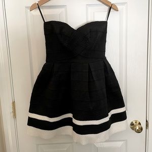 NEW Strapless Mini Dress with Sweetheart Neckline in Black & White (S)